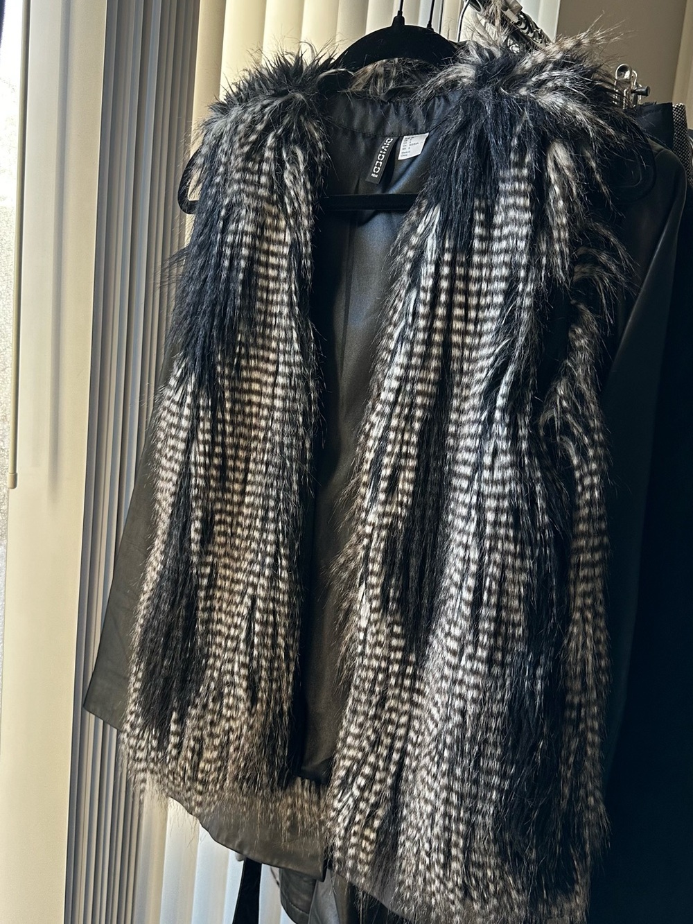 Faux Fur Trim Black & Gray Women's Coat Vest Sleeveless - H&M Size 6 Small